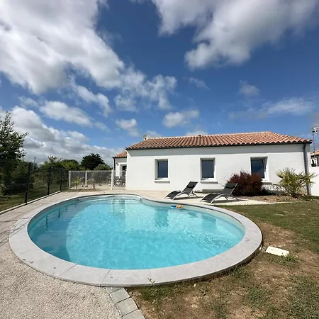 Maison Recente Avec Piscine A 15' Des Plages En Velo بيت للعطل *