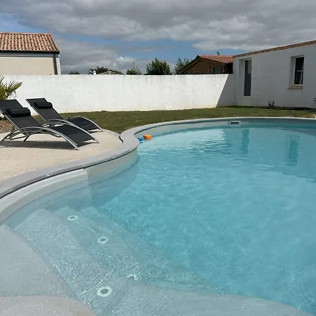 Maison Recente Avec Piscine A 15' Des Plages En Velo بيت للعطل