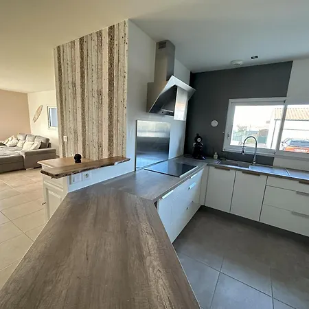 Maison Recente Avec Piscine A 15' Des Plages En Velo بيت للعطل Le Bernard